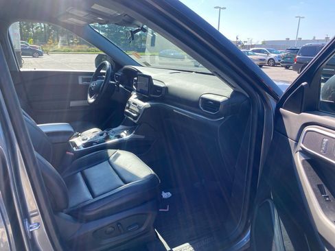 Used 2022 Ford Explorer XLT w/ Equipment Group 202A AWD/4WD image 11