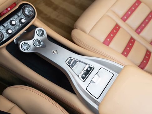 Used 2010 Ferrari California RWD image 24
