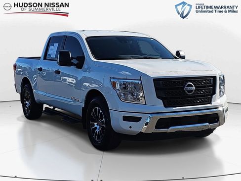 Used 2024 Nissan Titan SV w/ SV Convenience Package image 1