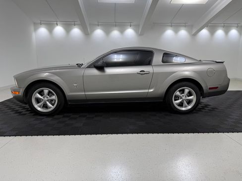 Used 2008 Ford Mustang Premium RWD image 4