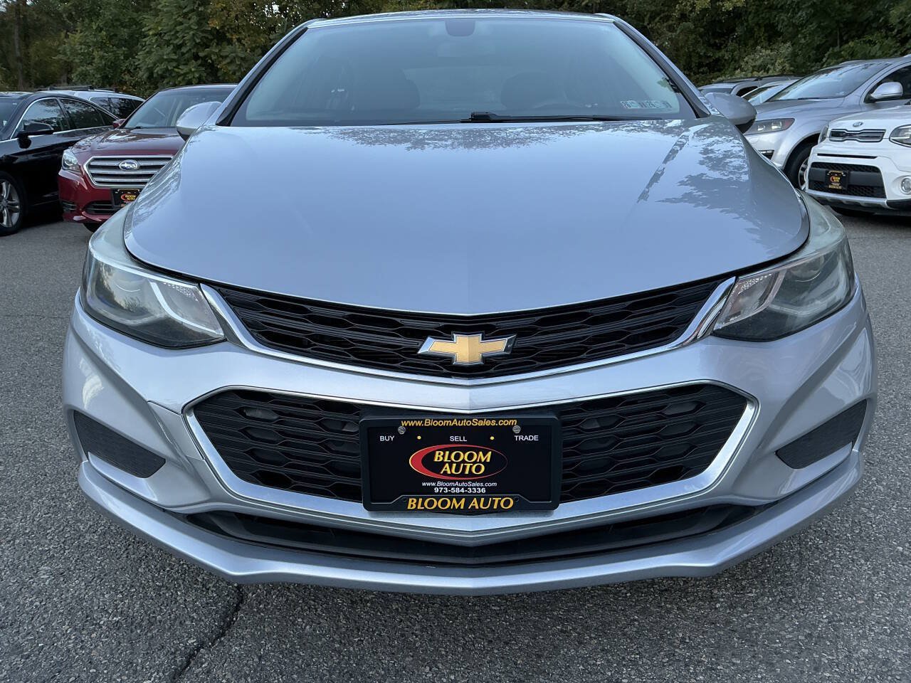 Used 2018 Chevrolet Cruze LT FWD image 3