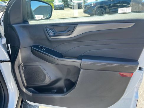 Used 2025 Ford Escape Active AWD/4WD image 11