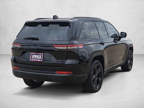Used 2023 Jeep Grand Cherokee Limited w/ Black Appearance Package AWD/4WD image 5