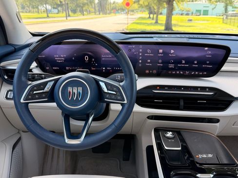 Used 2026 Buick Enclave Avenir w/ Super Cruise Package FWD image 3