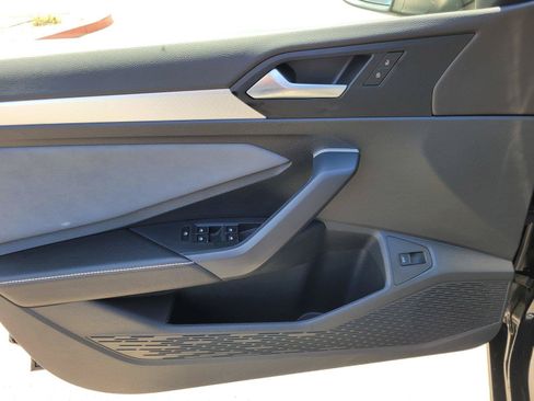 Used 2025 Volkswagen Jetta SE w/ Sunroof Package FWD image 21