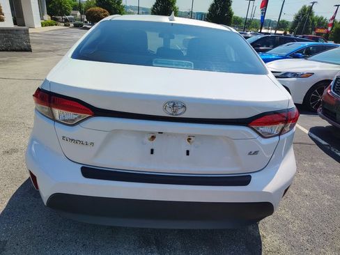 Used 2024 Toyota Corolla LE FWD image 5