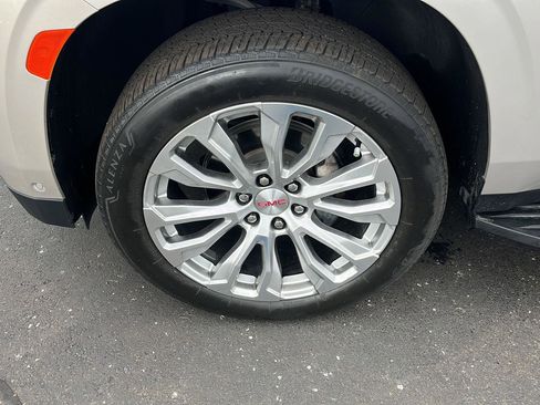 Used 2024 GMC Yukon Denali w/ Advanced Technology Package image 40