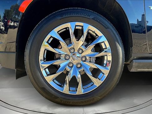 Used 2021 Chevrolet Tahoe High Country image 34