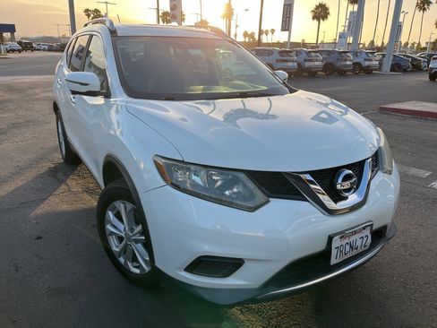 Used 2016 Nissan Rogue SV w/ SV Premium Package FWD image 3