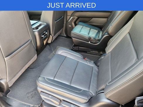 Used 2025 GMC Yukon XL Denali image 32