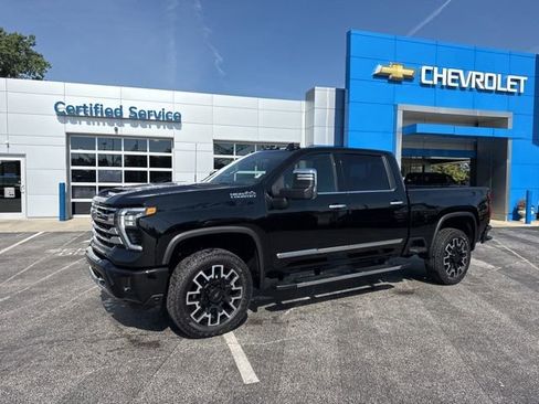 Used 2025 Chevrolet Silverado 2500 High Country image 3