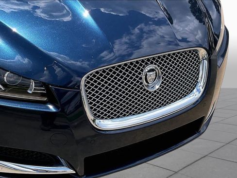Used 2013 Jaguar XF RWD image 29