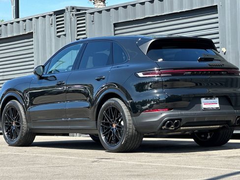 New 2026 Porsche Cayenne AWD image 3