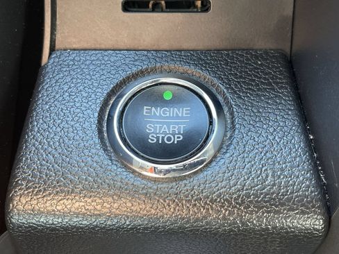 Used 2021 Ford Expedition XLT AWD/4WD image 31