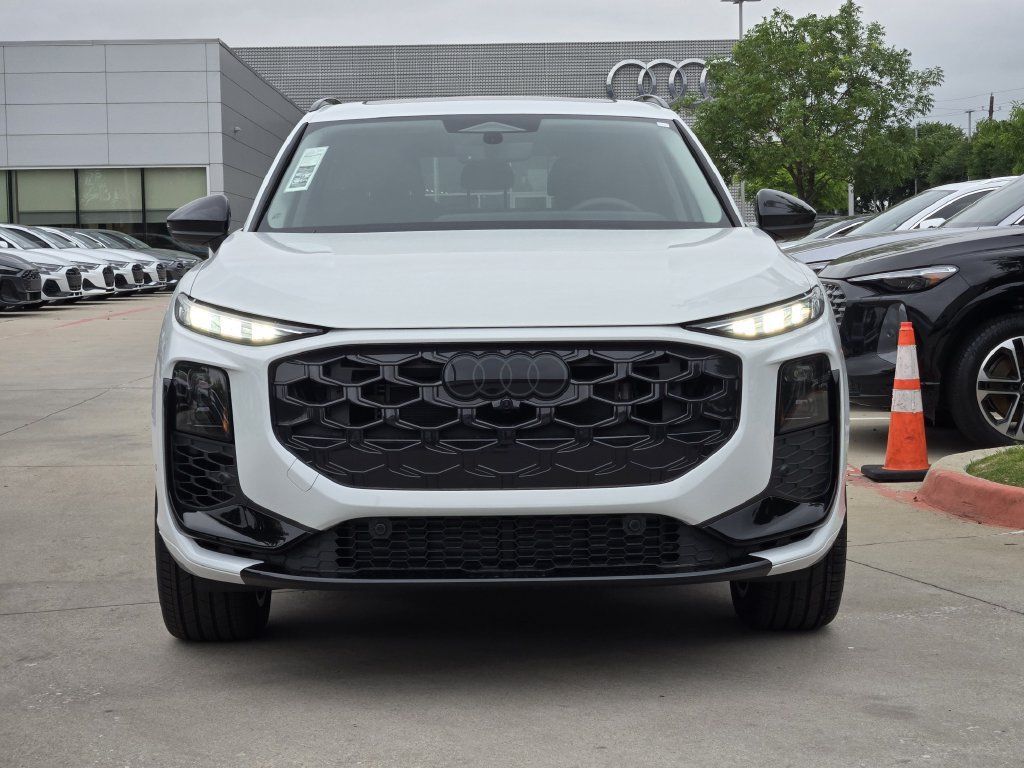 Used 2026 Audi Q3 quattro 2.0T w/ Driver Assistance Package AWD/4WD image 4