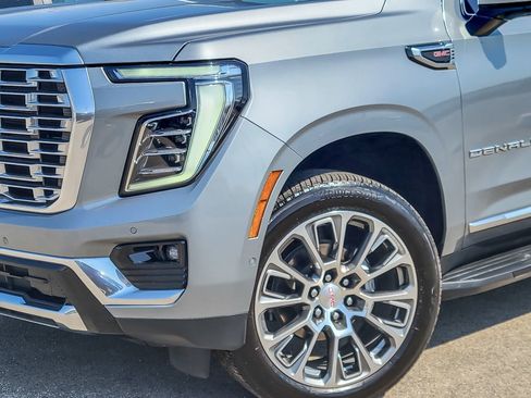 Used 2025 GMC Yukon XL Denali image 4
