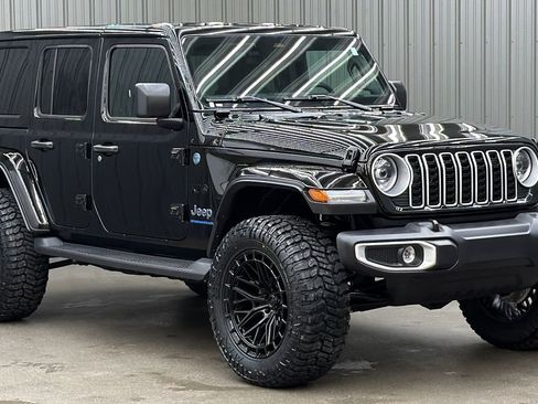Used 2025 Jeep Wrangler Unlimited Sahara image 7