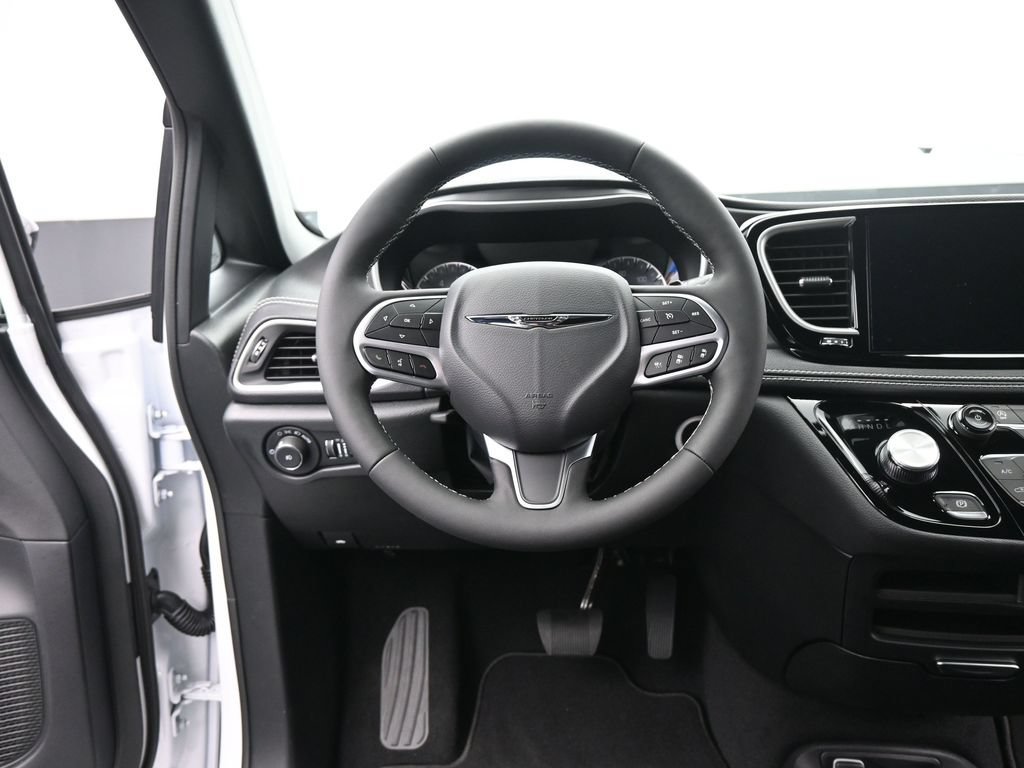 New 2026 Chrysler Pacifica Select FWD image 27