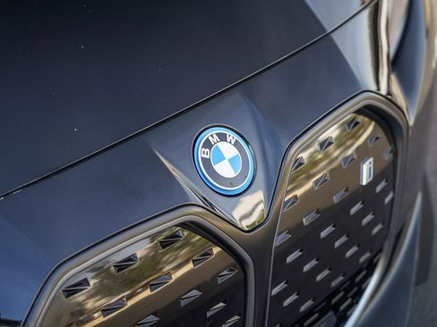 Used 2023 BMW i4 eDrive40 image 3