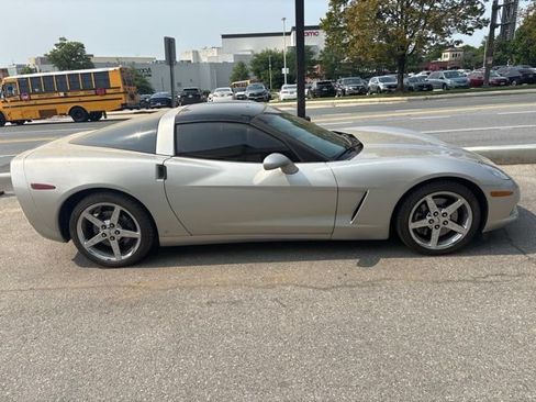 Used 2006 Chevrolet Corvette Coupe w/ Performance Package RWD image 3