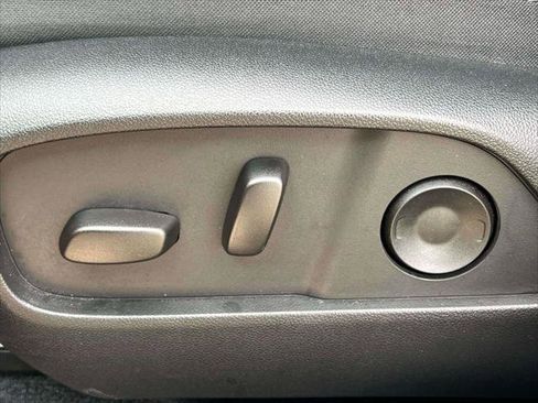 Used 2025 Chevrolet Equinox LT w/ Convenience Package II image 18