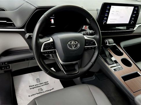 Certified 2024 Toyota Sienna XLE image 25