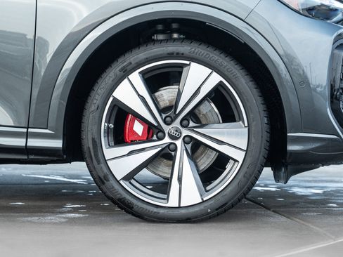 New 2025 Audi SQ5 Prestige image 38