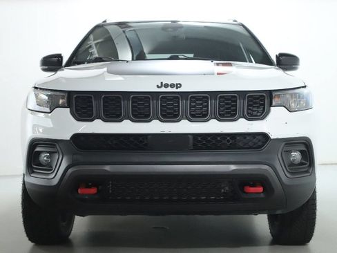 Used 2025 Jeep Compass Trailhawk AWD/4WD image 5