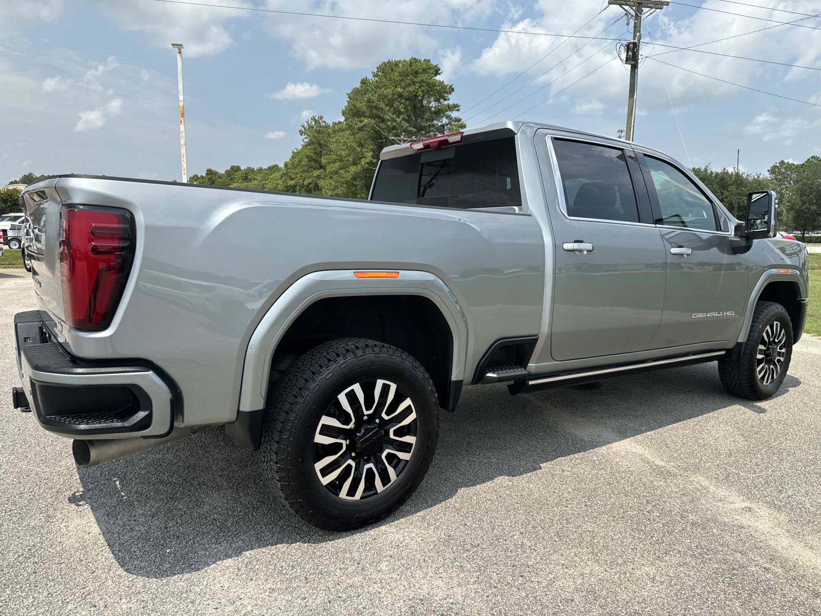 Used 2026 GMC Sierra 2500 Denali Ultimate w/ Max Trailering Package AWD/4WD image 4