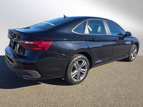 Used 2024 Volkswagen Jetta SE image 3