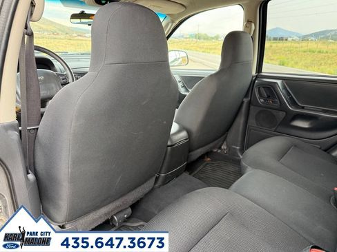 Used 2004 Jeep Grand Cherokee Laredo w/ Convenience Group AWD/4WD image 24
