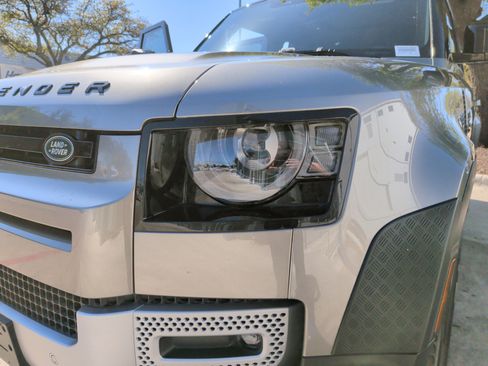 Used 2024 Land Rover Defender 110 S image 6