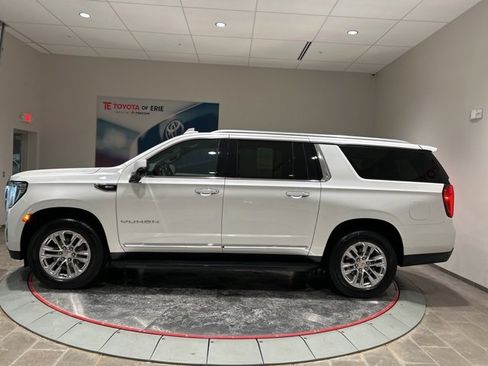 Used 2021 GMC Yukon XL SLT w/ SLT Luxury Plus Package image 3