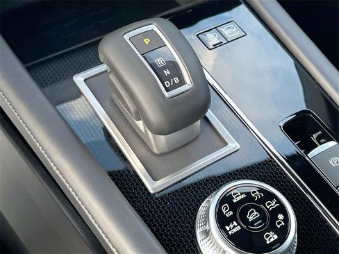 New 2025 Mitsubishi Outlander Base image 19