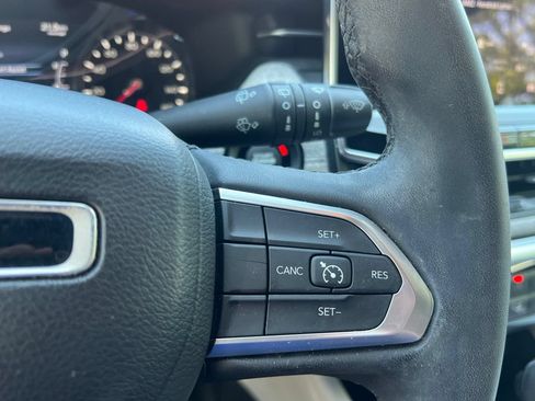 Used 2023 Jeep Compass Latitude AWD/4WD image 32