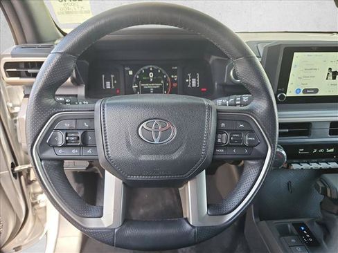 Used 2025 Toyota 4Runner SR5 AWD/4WD image 13