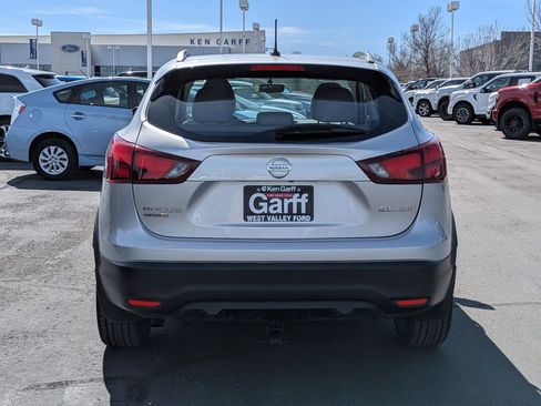 Used 2017 Nissan Rogue Sport SL image 5