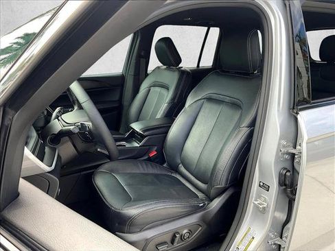 Used 2025 Jeep Grand Cherokee Laredo w/ Luxury Tech Group I RWD image 24