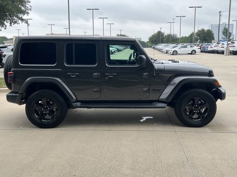Used 2020 Jeep Wrangler Unlimited Sahara AWD/4WD image 11