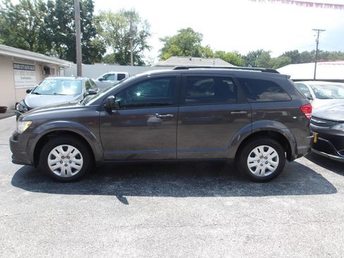 Used 2017 Dodge Journey SE image 4