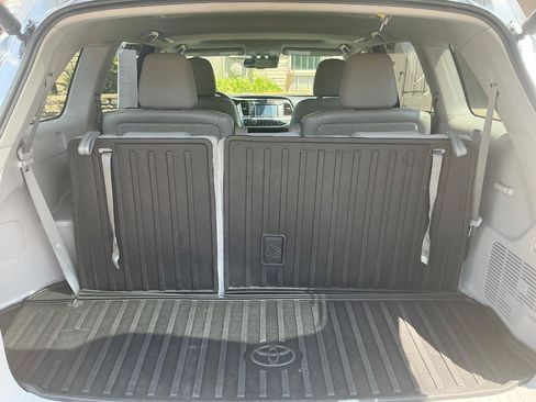 Used 2015 Toyota Highlander Limited w/ Driver Technology Package AWD/4WD image 16