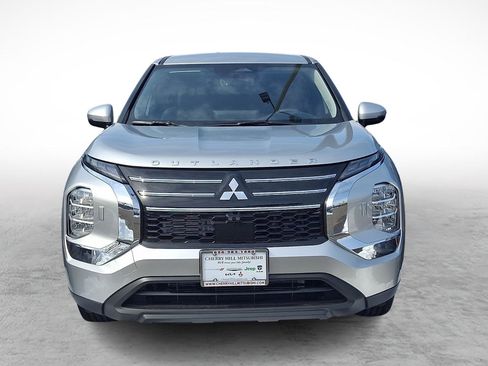 New 2026 Mitsubishi Outlander ES image 2