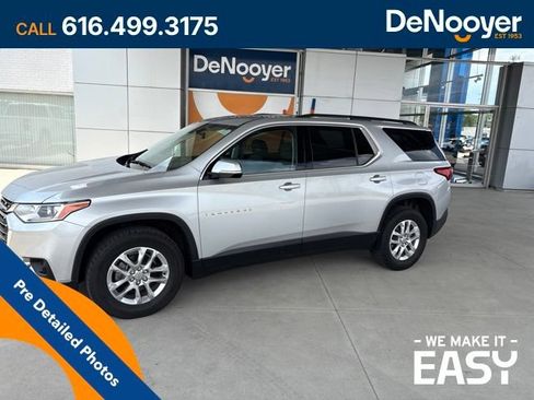 Used 2019 Chevrolet Traverse LT FWD image 3
