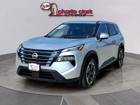 Used 2024 Nissan Rogue SV FWD image 2