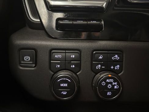 Certified 2025 Chevrolet Silverado 1500 LTZ w/ Technology Package image 31