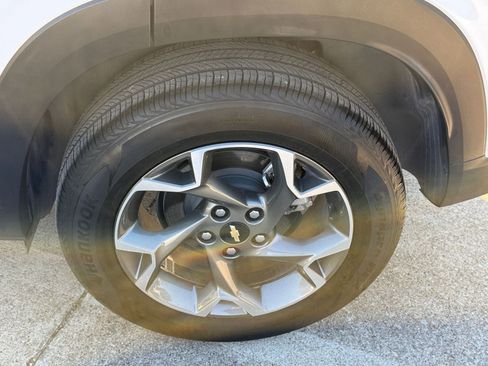 Used 2025 Chevrolet Trax LT image 30