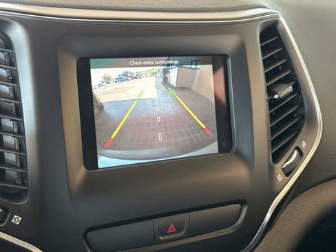 Used 2019 Jeep Cherokee Latitude w/ Popular Appearance Group AWD/4WD image 20