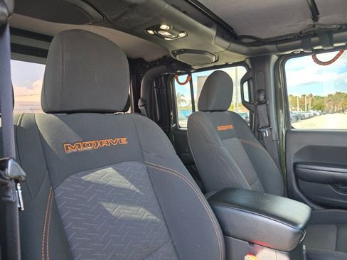 Used 2023 Jeep Gladiator Mojave image 11