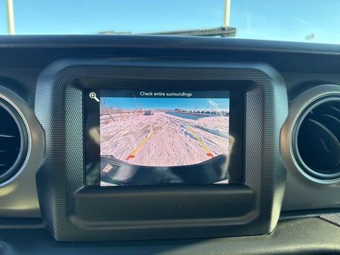 Used 2022 Jeep Gladiator Willys image 31