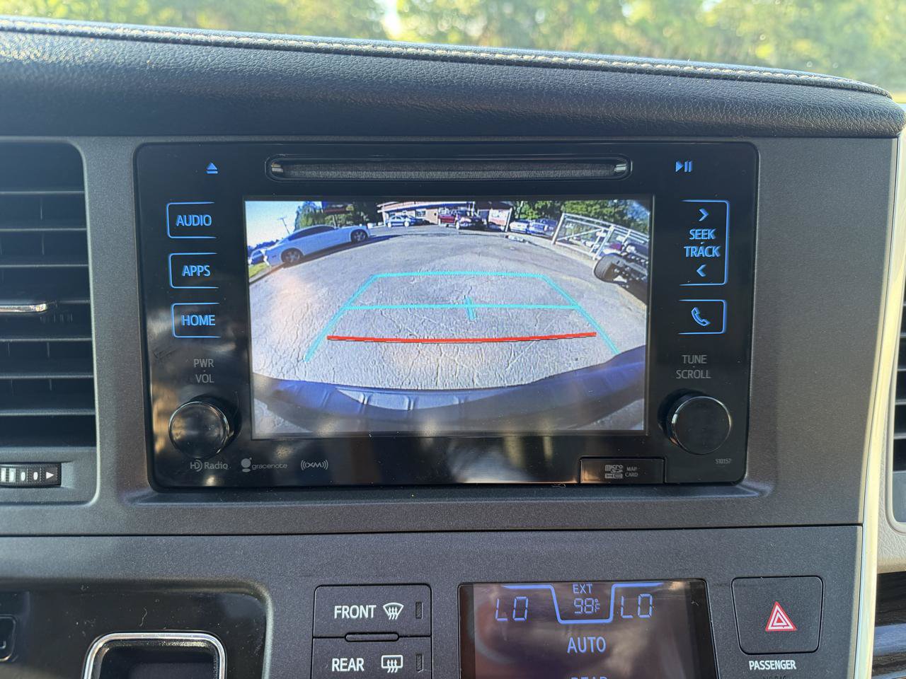 Used 2017 Toyota Sienna XLE w/ XLE Navigation Package FWD image 21
